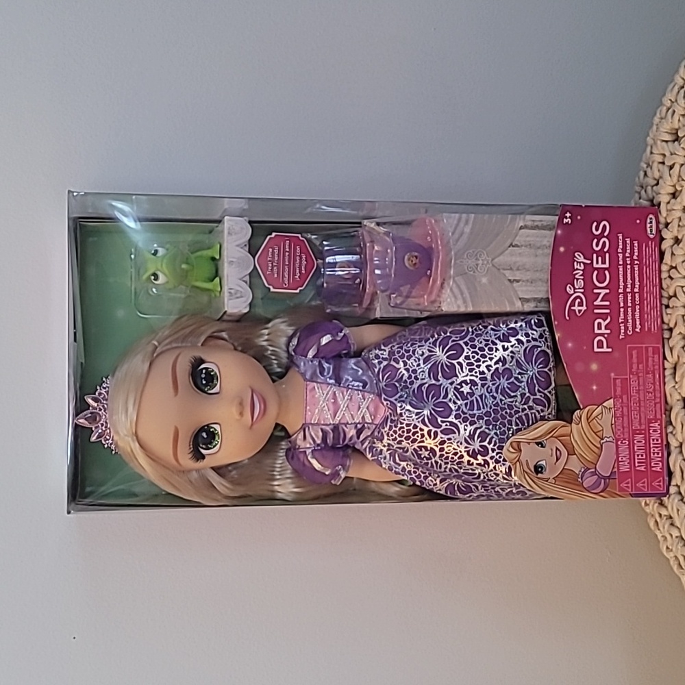 Disney Princess  Rapunzel And Pascal